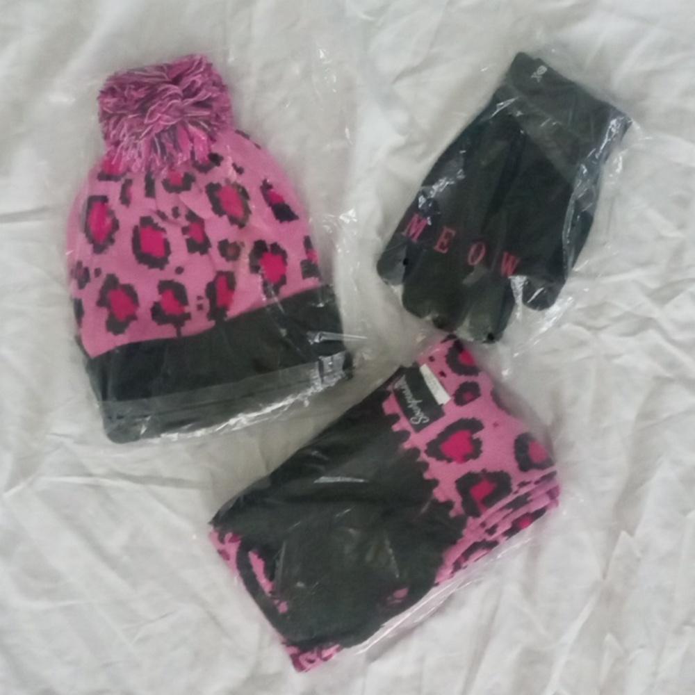 Sourpuss 3 pc  Pink Leopard Beanie Hat & Gloves w  Matching Scarf Knit  New - Picture 2 of 13